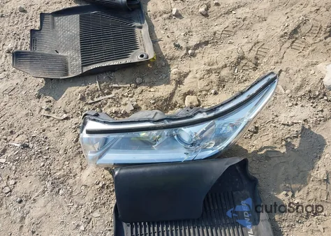 2018 Toyota Highlander Xle z USA, uszkodzony, nr VIN 5TDJZRFH5JS554046